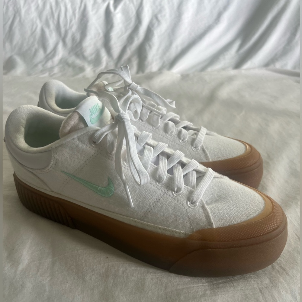 NEW Nike Court Legacy Lift Women’s Size 9 – White/Mint Foam – No Box